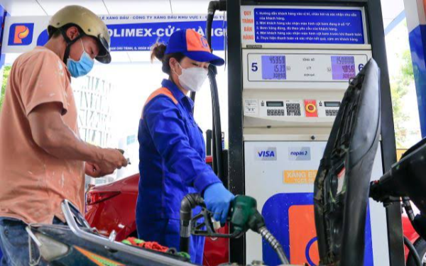 Giá xăng E10 giảm về sát 27.000 đồng một lít