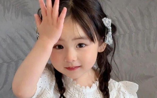 Ông nội đặt tên cho cháu gái ý nghĩa là Nguyễn Thị Thông Minh, mẹ bé đổi một chữ thành tên khác ấn tượng hơn