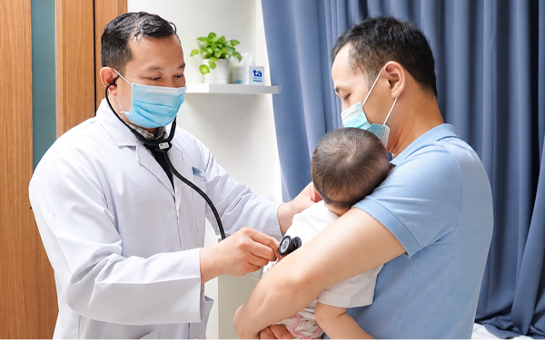 5 việc cần làm ngay khi trẻ tiếp xúc với người mắc não mô cầu