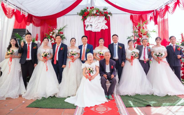 Đám cưới lại của 7 cặp vợ chồng trong gia đình Bắc Ninh