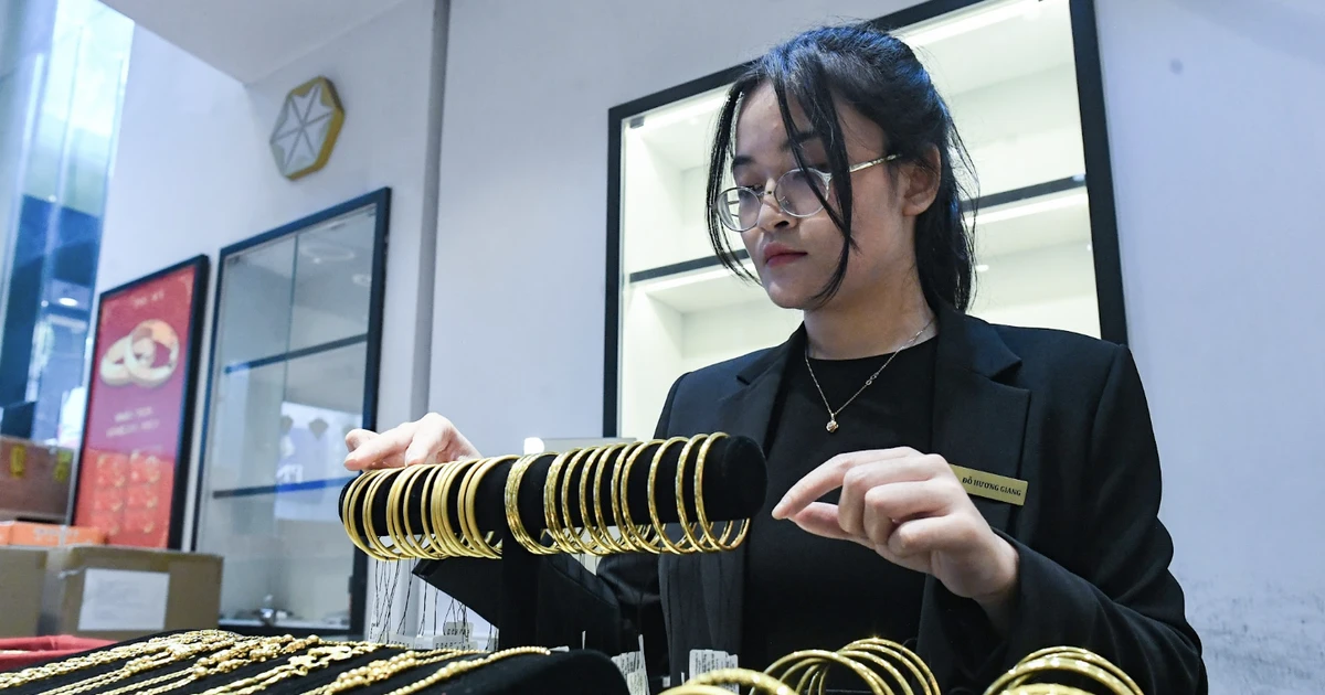 Giá vàng biến động, càng mua càng lỗ