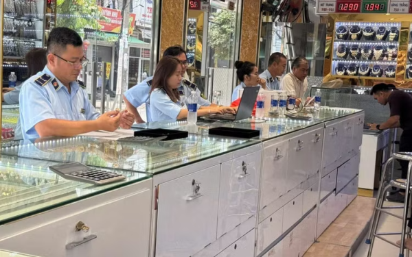 Kiểm tra công ty kinh doanh trang sức phát hiện nhiều hàng nhái