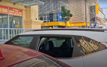 Hàng loạt ôtô đỗ dưới chung cư bị đập vỡ kính