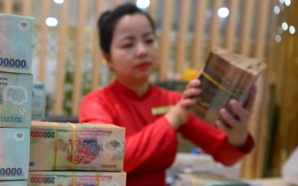 Lãi suất tiết kiệm giảm đồng loạt