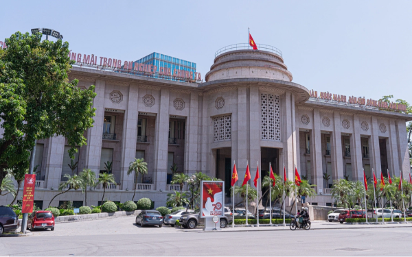 Ngân hàng Nhà nước giục giảm lãi suất tiết kiệm trên tất cả kênh