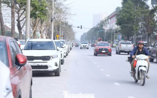 Đề xuất thu phí trông giữ xe trên lòng đường, vỉa hè: Cao nhất 30.000 đồng/lượt