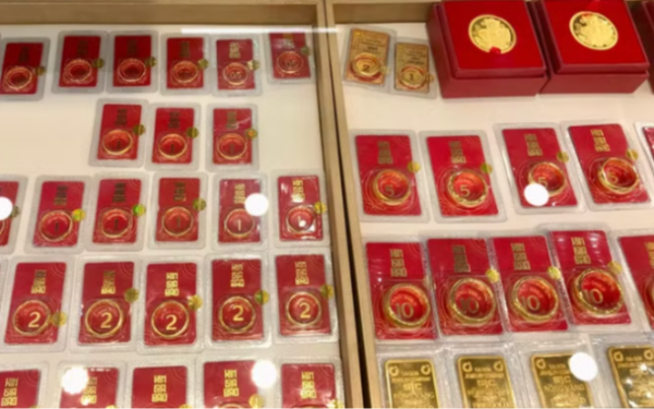 Giá vàng tiếp tục giảm