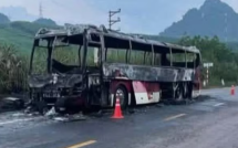 Xe khách cháy rụi ở Quảng Ninh, 23 du khách nước ngoài thoát nạn