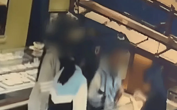 Bé gái đem vàng của mẹ đi bán, tiệm vàng nấu chảy ngay tại chỗ: Cơ quan chức năng xác nhận "Phản ánh là đúng"