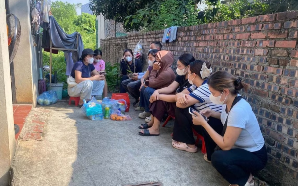 Nghi bếp ăn bán trú sử dụng thịt trâu đông lạnh: Phụ huynh thức trắng đêm quây kho thực phẩm