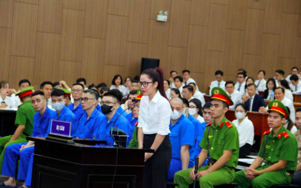 Người tình Mr Pips giữ tài sản nghìn tỷ nhưng ‘cha mẹ ở quê vẫn làm ruộng mưu sinh’