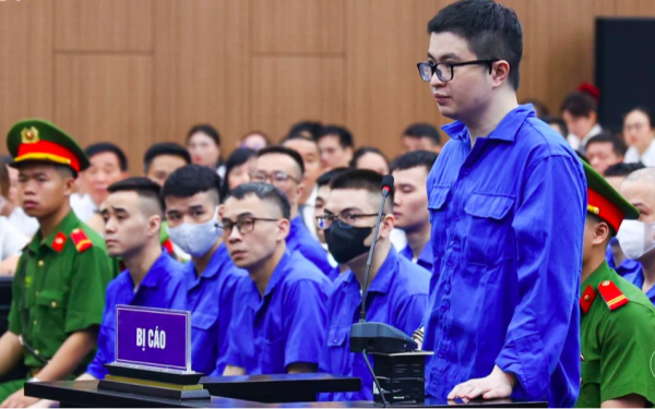 Chủ tọa đặt câu hỏi khiến mẹ siêu lừa Mr Pips lúng túng, bị hại đồng loạt vỗ tay