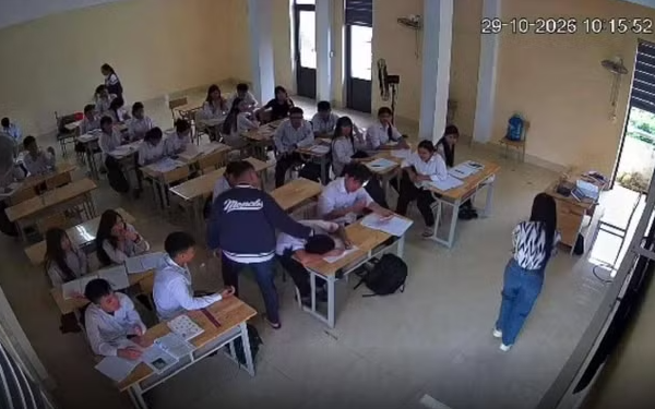 Hiệu trưởng nói gì về vụ nam sinh lớp 10 bị bạn đánh thủng màng nhĩ?